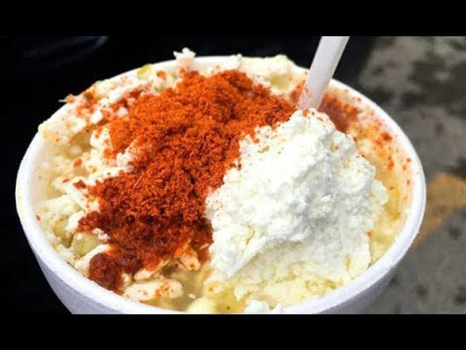 ¡Esquites ecológicos! Este señor vende esquites sin vasos de unicel | Noticias con Yuriria Sierra