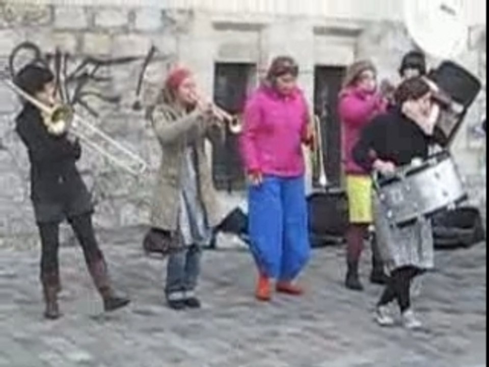 PARIS MONTMARTRE STREETBAND SACRE-COEUR