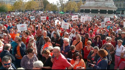 Thousands rally in Paris to support migrant rescue ship Aquarius