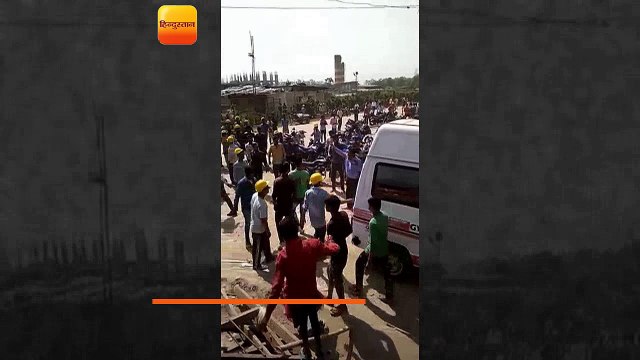 नोएडा सेक्टर 94 में रविवार सुबह निर्माणाधीन भवन की लोहे की शटरिंग गिरी