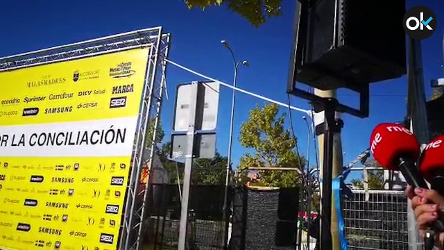 Pedro Sánchez reaparece en una carrera y se dirige a los medios de comunicación a través de un bafle