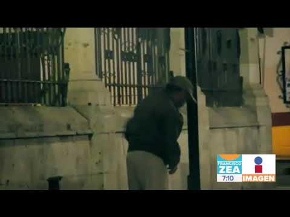 Hombre quita alimento para perros callejeros porque "obstruyen la calle" | Noticias con Yuriria