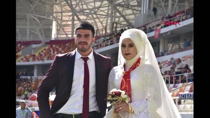 Spor Malatya'da Gelin-damat Düğünden Önce Maça Geldi