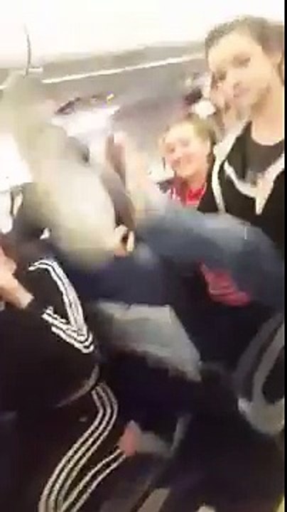 Des musiciens irlandais mettent l'ambiance dans l'avion