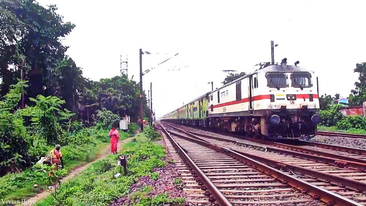 HYBRID LHB 120 KMPH | TRACK JOLTING WAP-7 HOWRA...