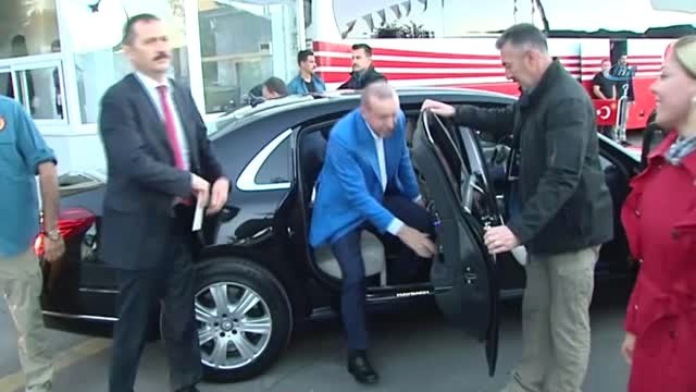 Cumhurbaşkanı Erdoğan, Gazetecilerle Bir Araya Gelip Hatıra Fotoğrafı Çektirdi