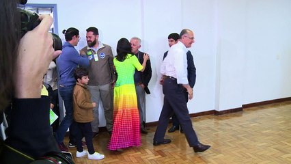 Ciro Gomes e Alckmin votam de olho no 2º turno