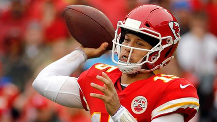 Mahomes shows incredible patience on 33-yard pass to Watkins