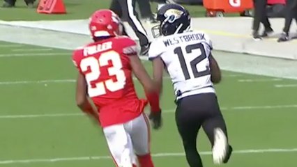 Dede Westbrook shows off his speed on 30-yard catch