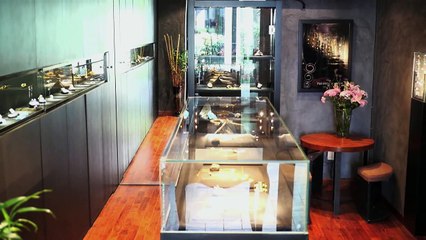 A jewelry designer in China