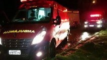 Carro cai em barranco após fim de rua no Sanga Funda