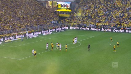 Bundesliga - Le coup franc de la victoire d'Alcacer pour Dortmund à la 96e minute !
