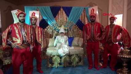 Sünnet olan Feridun, takılan altınları taşıyamadı