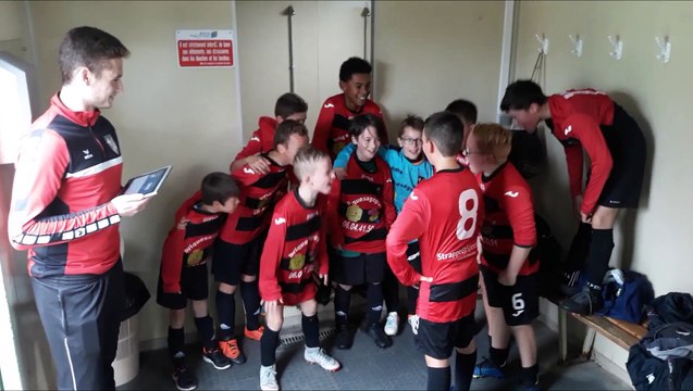 DANS LES VESTIAIRES DES ROUGES ET NOIRS