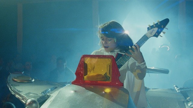 Une magnifique pub avec des enfants qui chantent « Bohemian Rhapsody » de Queen