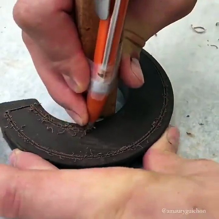 Video enviado por el maestro Amaury Guichon Su instagram es  mauryguichon120LB of Chocolate and 18 hours later...4 hands sculpture I had a blast sharing thi