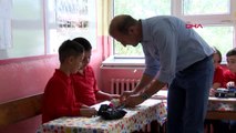 Zonguldak Öğretmen Çift, Köy Okullarını Gönüllü Dolaşarak Çocuklara Bilimi Sevdiriyor-1