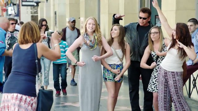 Arnold Pranks Fans as the Terminator...interesting part @ 2:59