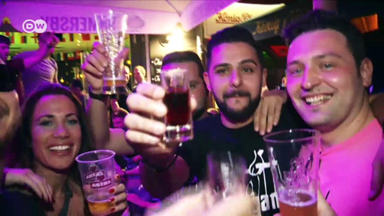 Die Patres und die Party - Dominikaner in der Düsseldorfer Altstadt | DW Deutsch