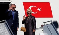 Emine Erdoğan, 35 bin TL'lik çantasıyla Macaristan'a gitti