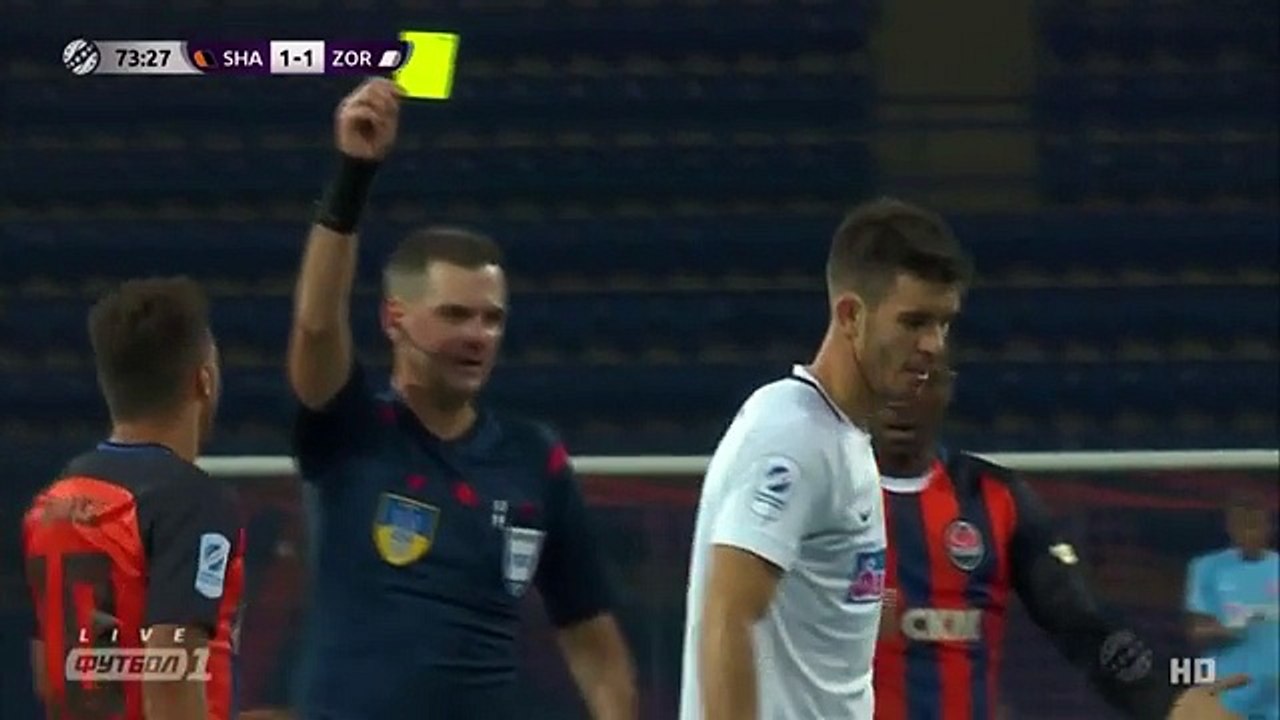 VÍDEO: Esta brutal entrada sobre Taison apenas originou um amarelo