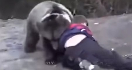 9 Yaşında Ayıyla Güreşen Khabib, Kafes Dövüşünde Conor McGregor'u Yere Serdi