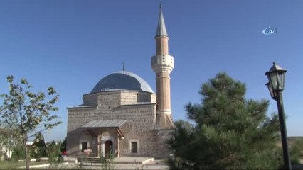 Caminin Tahribata Uğramasının Ardından Bir Mahalle Ayakta