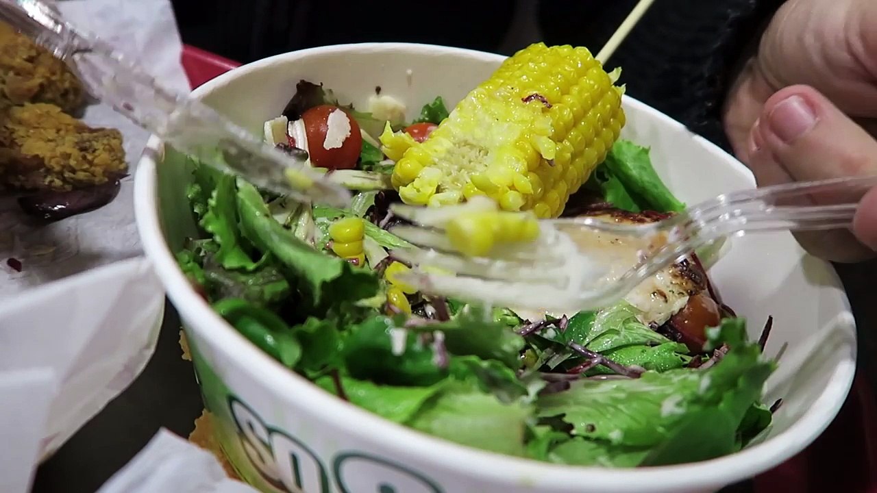 [KFC] Burger des Bleus VS Hot Wings VS Salade Caesar - Studio Bubble Tea Food