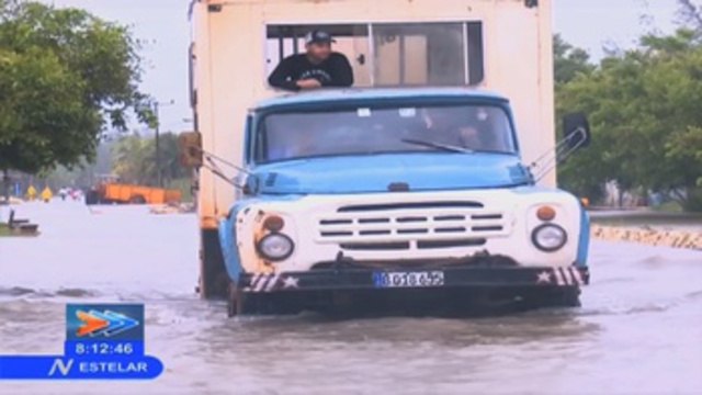 Huracán Michael deja daños en el oeste de Cuba y toma rumbo a Florida (C)