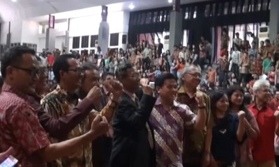 Mahasiswa Bandung Tuntut Ratna Sarumpaet Minta Maaf
