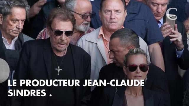 PHOTOS. Laeticia Hallyday : sa chienne Cheyenne est triste depuis son retour à Paris !