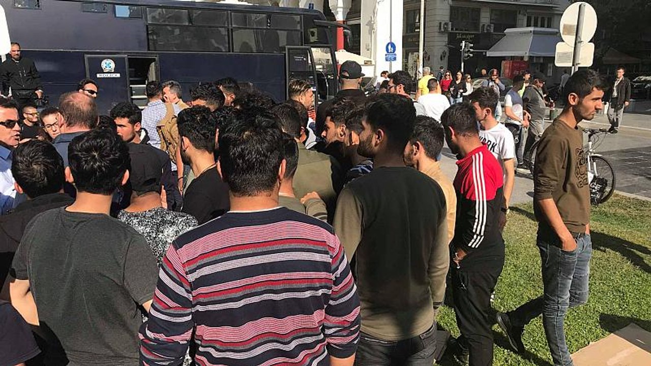 Migranten in Thessaloniki: Nehmt uns fest!