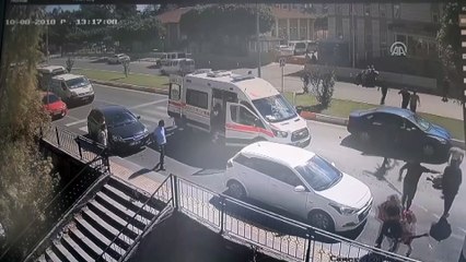 Otomobil yayalara çarptı: 3 yaralı - ANTALYA