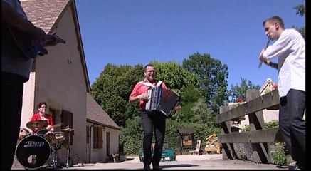 vers là-bas  par l' Orchestre Dominique & Stéphanie FLOQUET