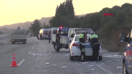 Muğla Yolcu Minibüsü, Mermer Yüklü Kamyonete Çarptı: 14 Yaralı