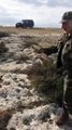 Il jette une canette en haut d'une falaise (Russie)