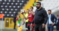Fenerbahçe'nin Efsane İsmi Ümit Özat'tan Ali Koç'a: Hep Taraftara Kulak Verirseniz, Yarın Taraftar Bir Paket Sigara da Al Der