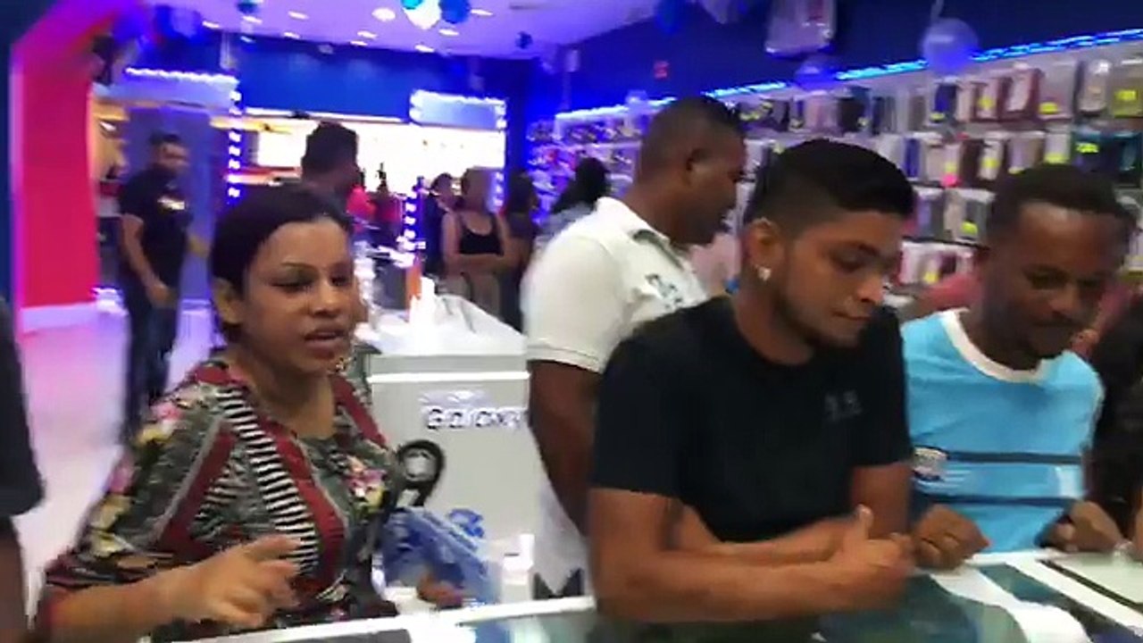 WELCOME TO R&J CELL TECH LTD, AT OUR NEW LOCATION UPSTAIRS OPPOSITE THE ESCALATOR AT THE MIDDLE ENTRANCE IN GULF CITY MALL, ALL PHONES ARE AT A REDUCED PRICE. S
