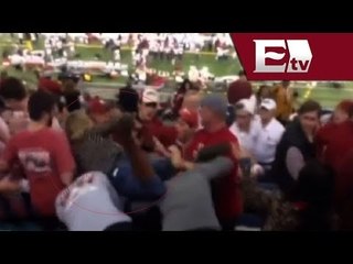 Desde la red: Mujer defiende su equipo a golpes / Titulares de la mañana