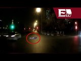 Desde la Red: Borracho se acuesta en la calle mientras los autos pasan / Vianey Esquinca
