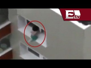 Desde la red: Niño sale por la ventana de su casa en el octavo piso / Titulares con Vianey Esquinca