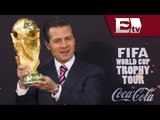Peña Nieto alza la Copa del Mundo / Función con Juan Carlos Cuellar