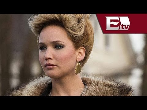Jennifer Lawrence tropezó en la alfombra de los Oscar 2014 / Joanna Vegabiestro.