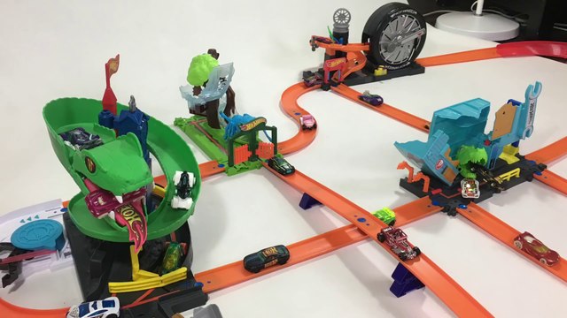 4 HOT WHEELS CITY Tracks Combined Into 1 Mega Track Set || Keith's Toy Box