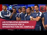 Jugadores de Gallos visitan las instalaciones de Grupo Imagen