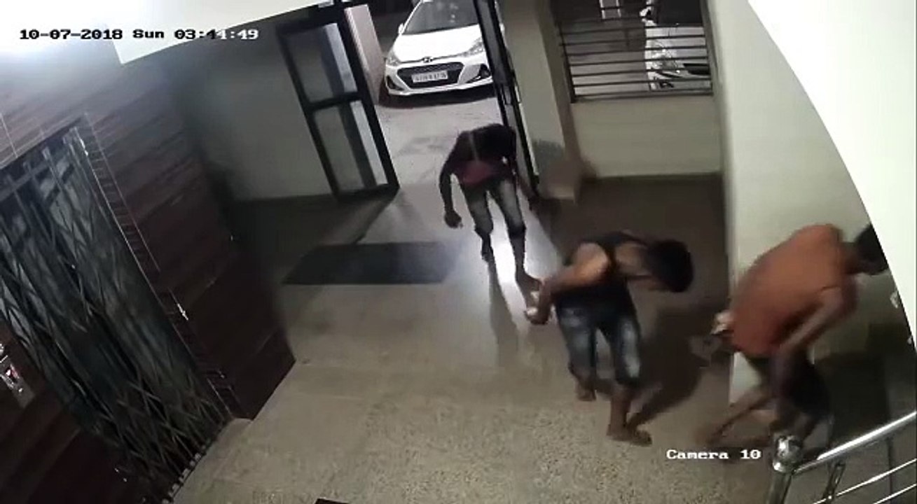 சிசிடிவி பார்த்து டான்ஸ் ஆடிய திருடர்கள்-வீடியோ