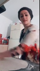 نان کردن بە گۆرانی ئۆژین نەوزاد تەواو کورد حەلی نەما