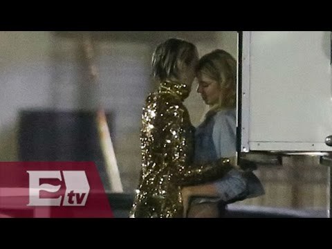 Miley Cyrus loca por Stella Maxwell / Función