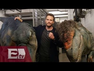 Video: Chris Pratt es víctima de dinosaurios en la vida real / Joanna Vegabiestro