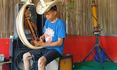 Pemuda Asal Rote Perkenalkan Sasando Kepada Dunia